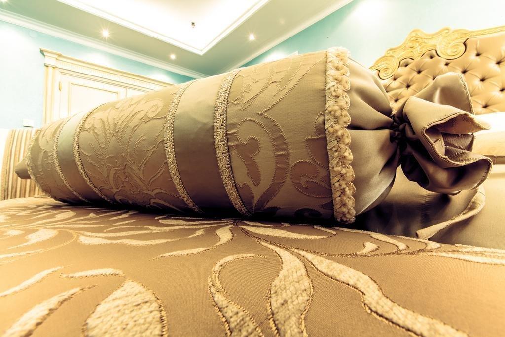 Caspian Riviera Grand Palace Hotel Aktau  Exterior photo A rolled carpet