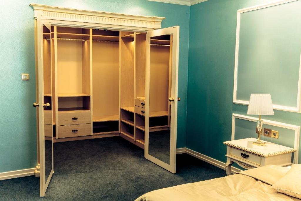 Caspian Riviera Grand Palace Hotel Aktau  Exterior photo A mirrored armoire