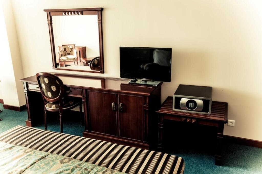 Caspian Riviera Grand Palace Hotel Aktau  Exterior photo A typical hotel room