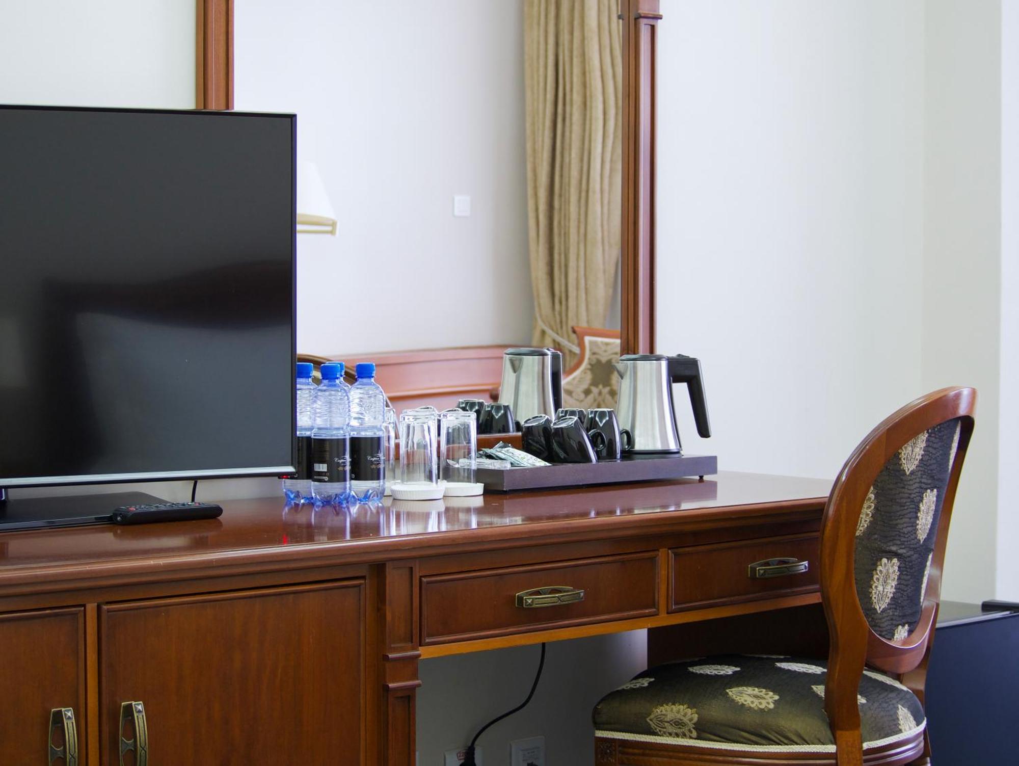 Caspian Riviera Grand Palace Hotel Aktau  Exterior photo A hotel room in the hotel