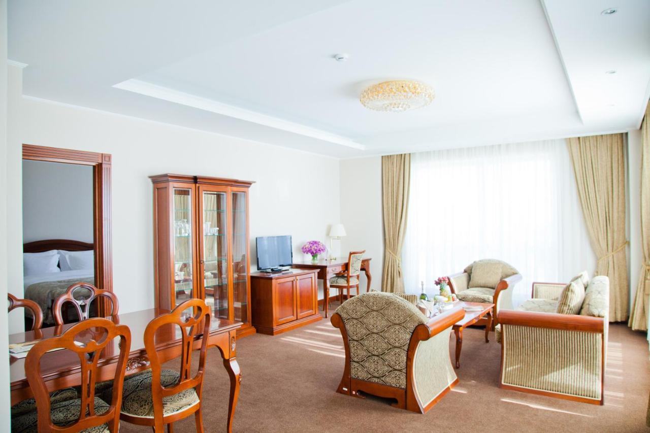 Caspian Riviera Grand Palace Hotel Aktau  Exterior photo Suite