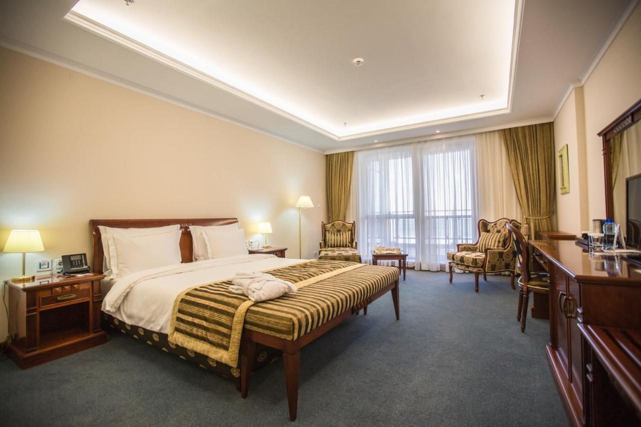Caspian Riviera Grand Palace Hotel Aktau  Exterior photo A room at the hotel