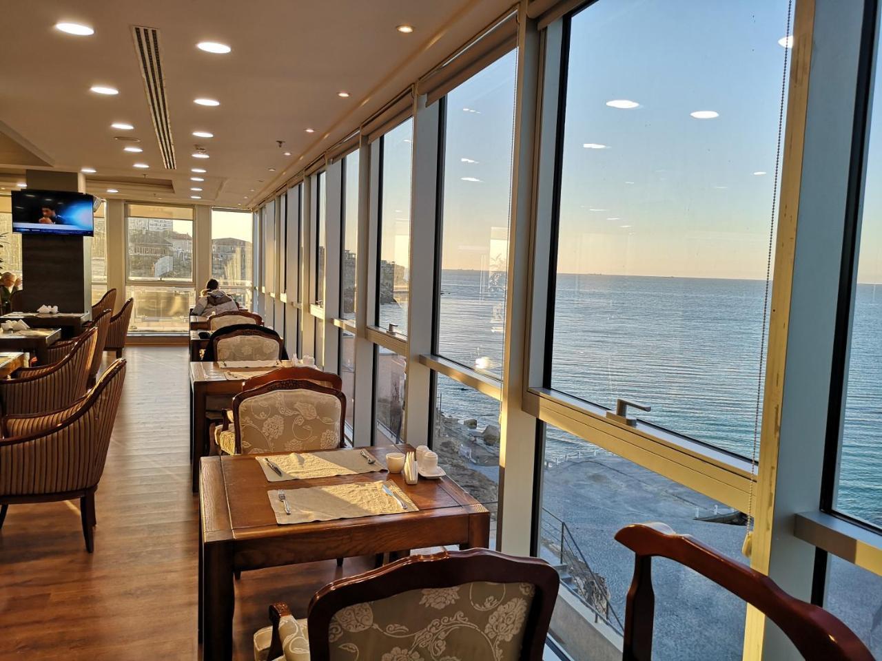 Caspian Riviera Grand Palace Hotel Aktau  Exterior photo Restaurant