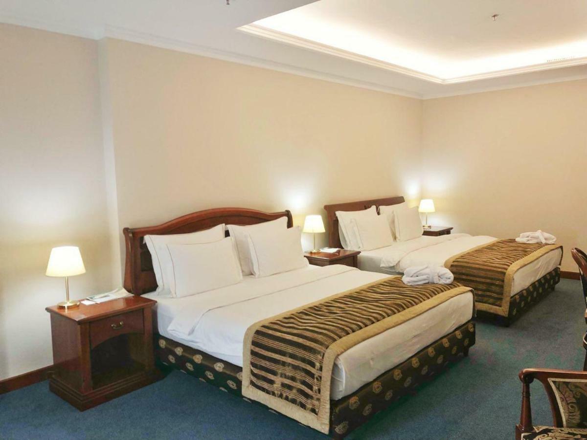 Caspian Riviera Grand Palace Hotel Aktau  Exterior photo A room at the hotel