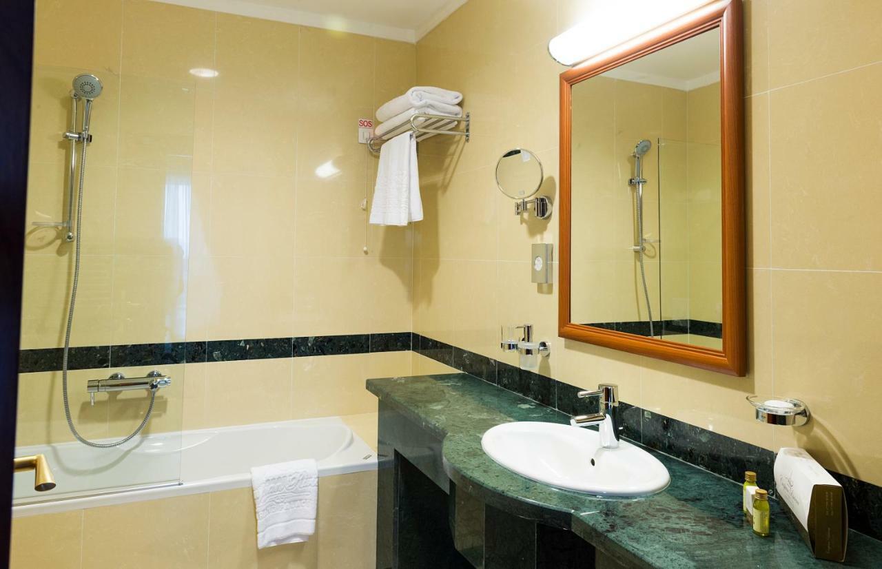 Caspian Riviera Grand Palace Hotel Aktau  Exterior photo Bathroom